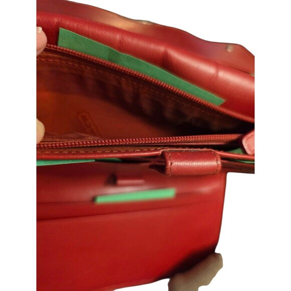 Vintage COACH Hamptons? Red Full-Sz Wallet Tri-Fold Clutch Textured Leather HTF - Picture 9 of 13